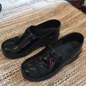 Dansko clogs black patent leather